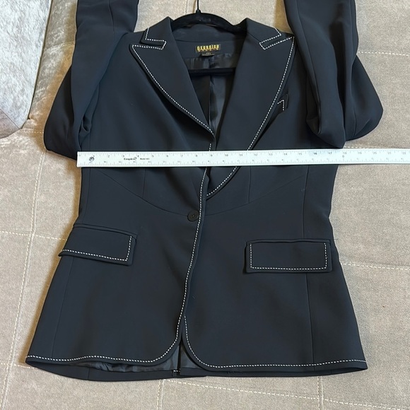 Black and White Structured Blazer with Notched Lapel - Picture 9 of 12